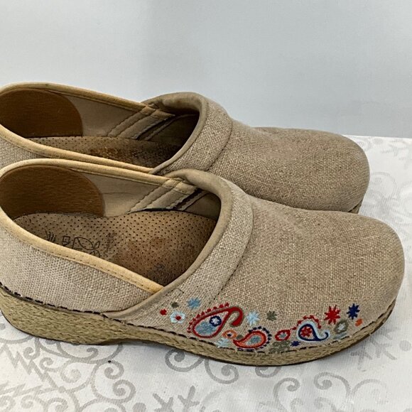 Dansko Vegan Embroidered Floral Retro Rustic Slip-On Clogs Size 39 - Picture 3 of 8